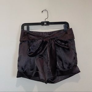 Kinder Aggugini silky dress shorts with waist tie